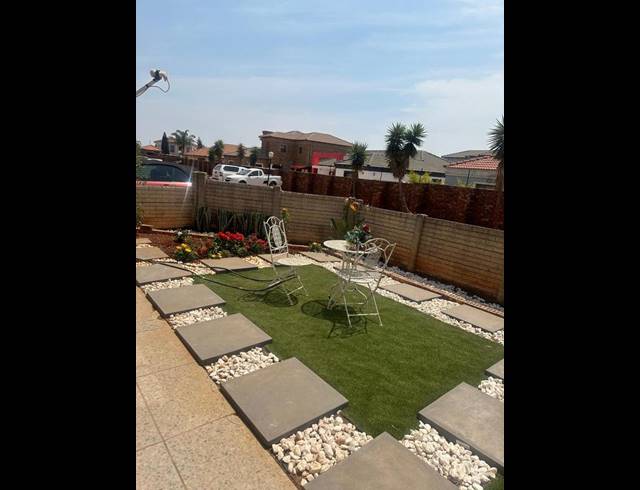 3 BEDROOM TOWNHOUSE FOR SALE IN THE ORCHARDS